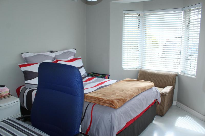 2 Bedroom Property for Sale in Goodwood Park Western Cape
